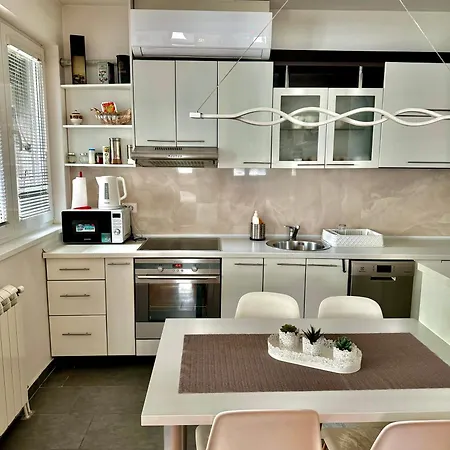 Modern & Cozy Apartment *